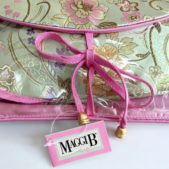 MaggiB Green Floral Pouch Folder Travel Slippers Eyeshade Spa Trio Set - Picture 5 of 7